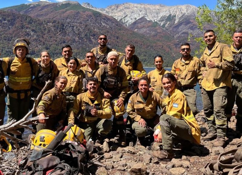 Brigadistas de Apóstoles en la primera línea contra el fuego en la Patagonia en el Parque Nacional Los Alerces